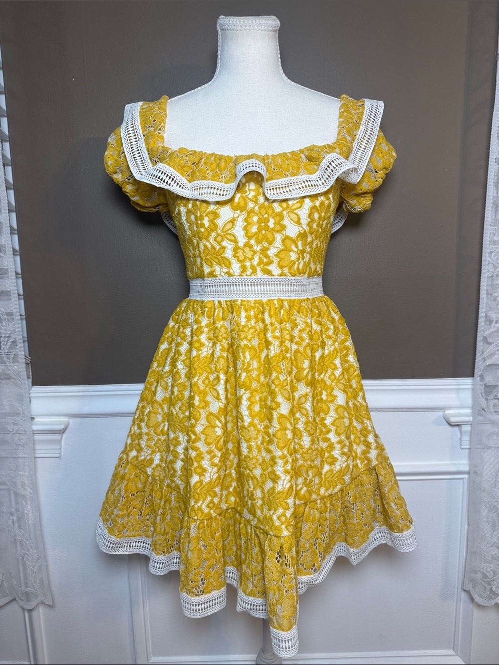 X by‎ NBD Yellow Floral Lace Ruffle Mini Dress XS Fit & Flare
